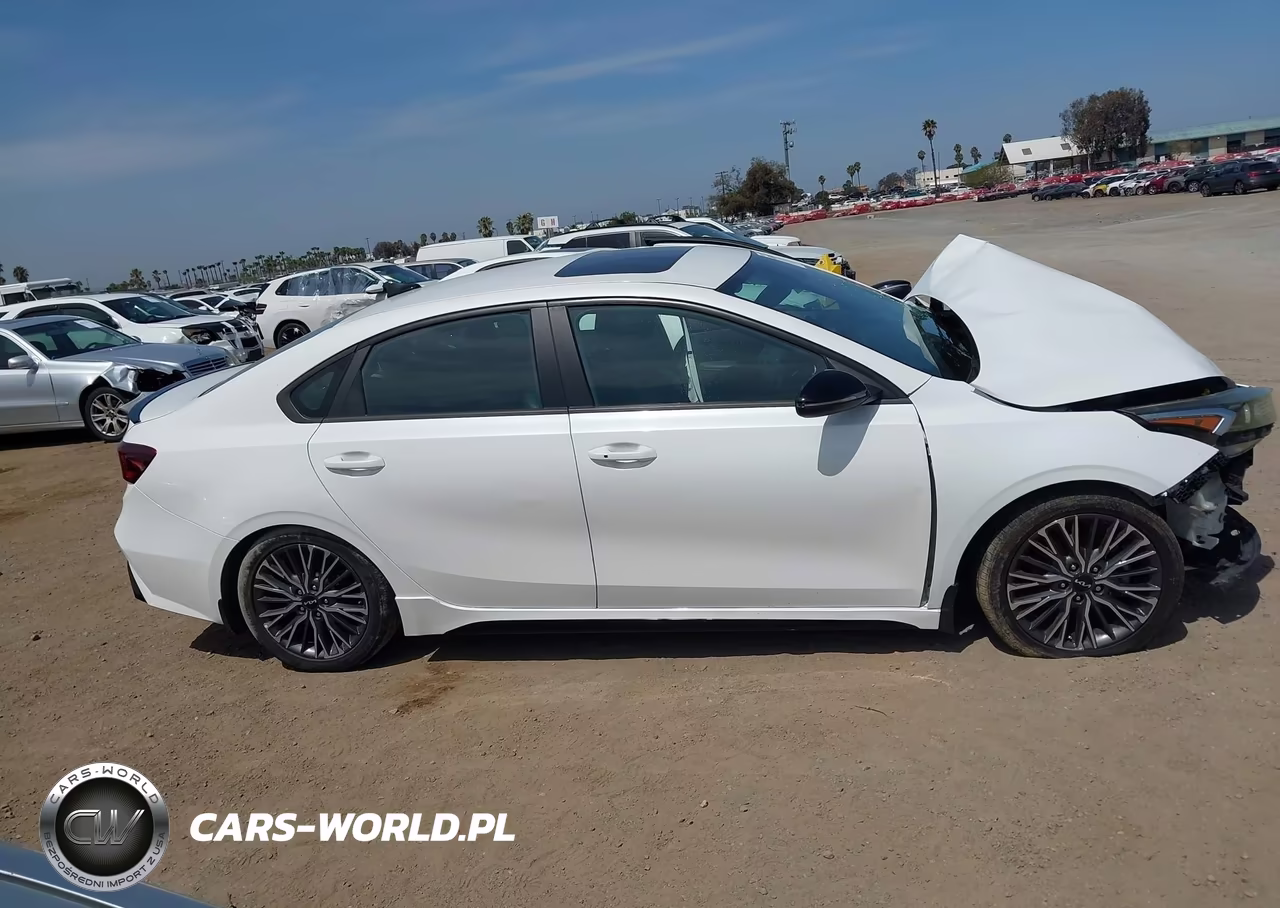 2024 Kia Forte Gt-Line VIN:3KPF54AD8RE718968 - 12