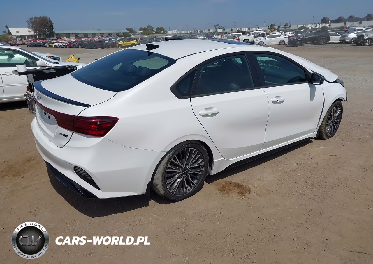 2024 Kia Forte Gt-Line VIN:3KPF54AD8RE718968 - 4