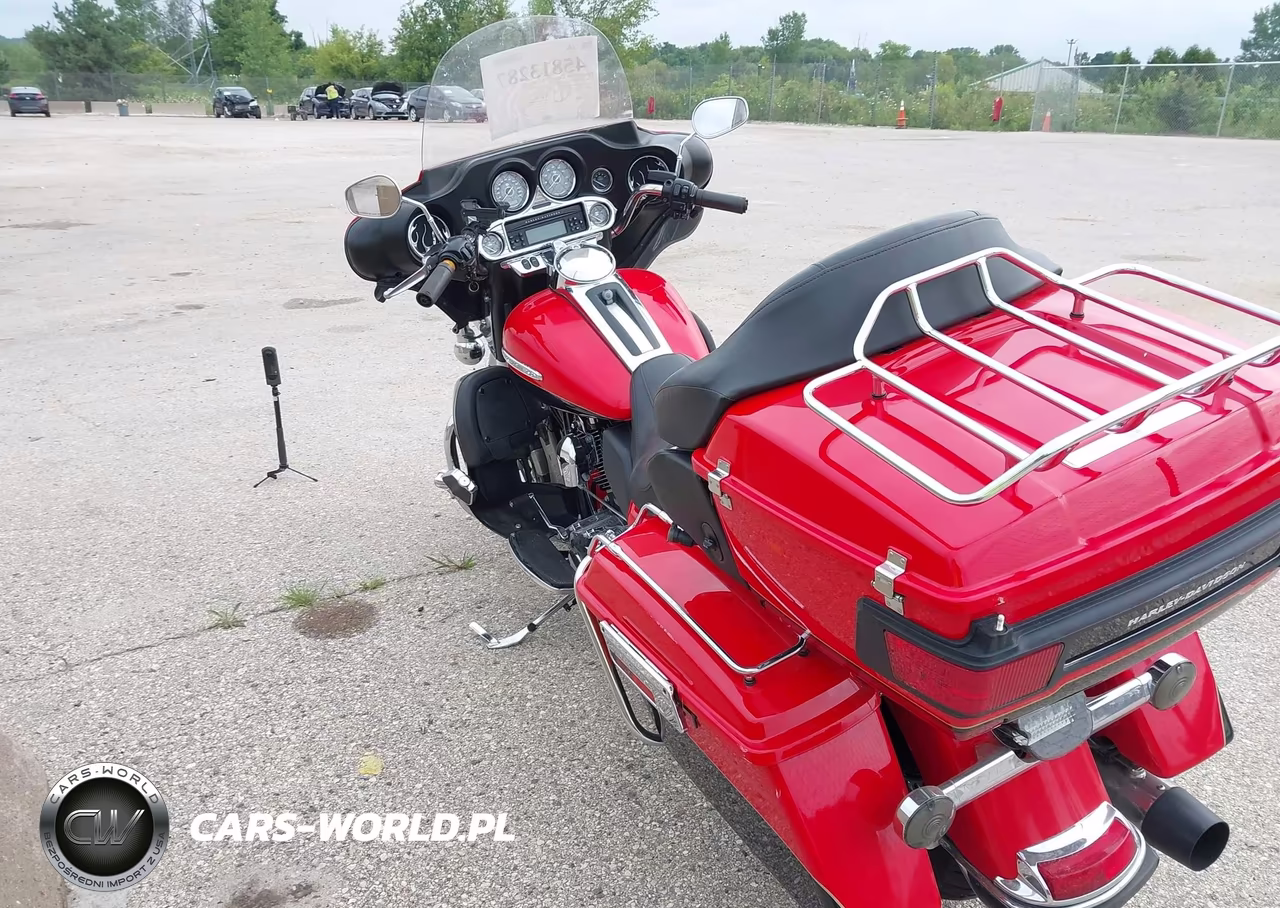 2010 Harley-Davidson Flhtk VIN:1HD1KEM10AB671817 - 3