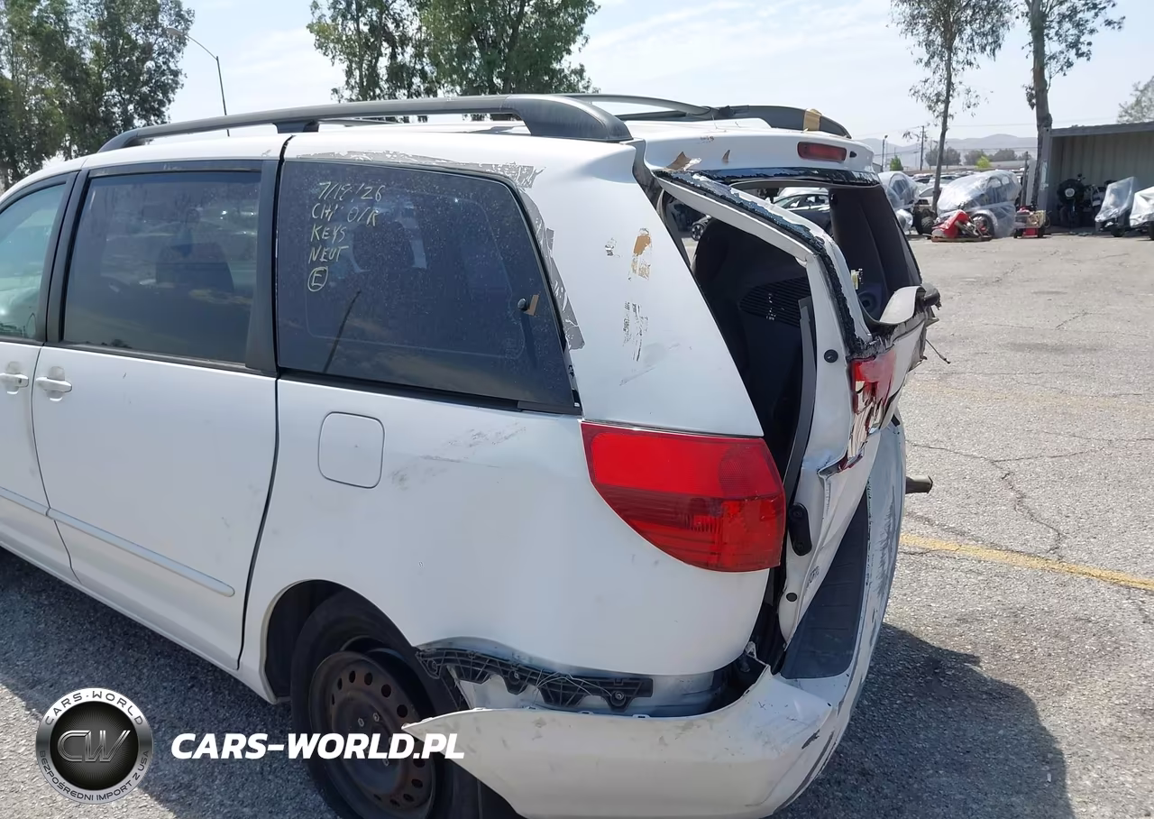2004 Toyota Sienna Le VIN:5TDZA23C44S100756 - 13