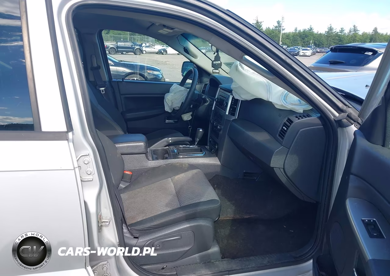 2009 Jeep Grand Cherokee Laredo VIN:1J8GR48K69C527594 - 5