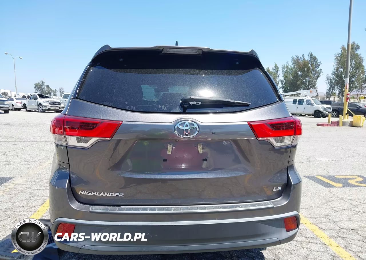 2018 Toyota Highlander Le Plus VIN:5TDZZRFH1JS252448 - 18