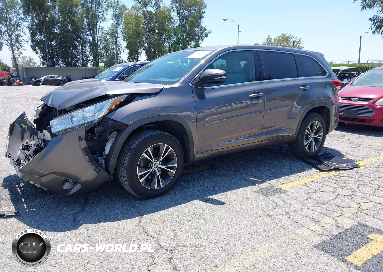 2018 Toyota Highlander Le Plus VIN:5TDZZRFH1JS252448 - 2