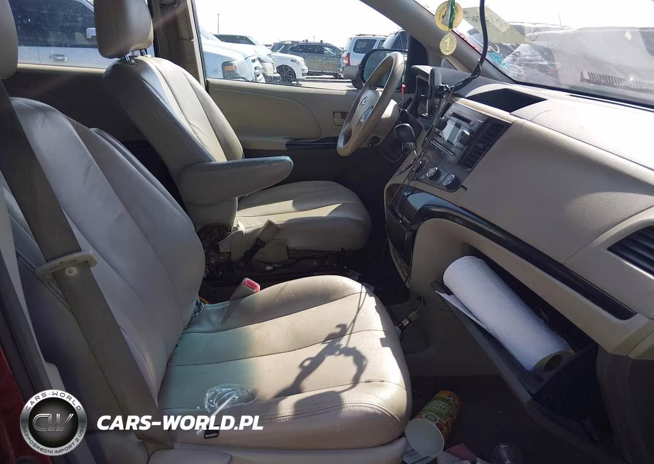 2011 Toyota Sienna Base V6 VIN:5TDZK3DC0BS055068 - 5