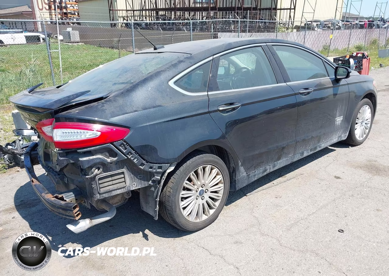 2014 Ford Fusion Energi Titanium VIN:3FA6P0SU0ER167946 - 4