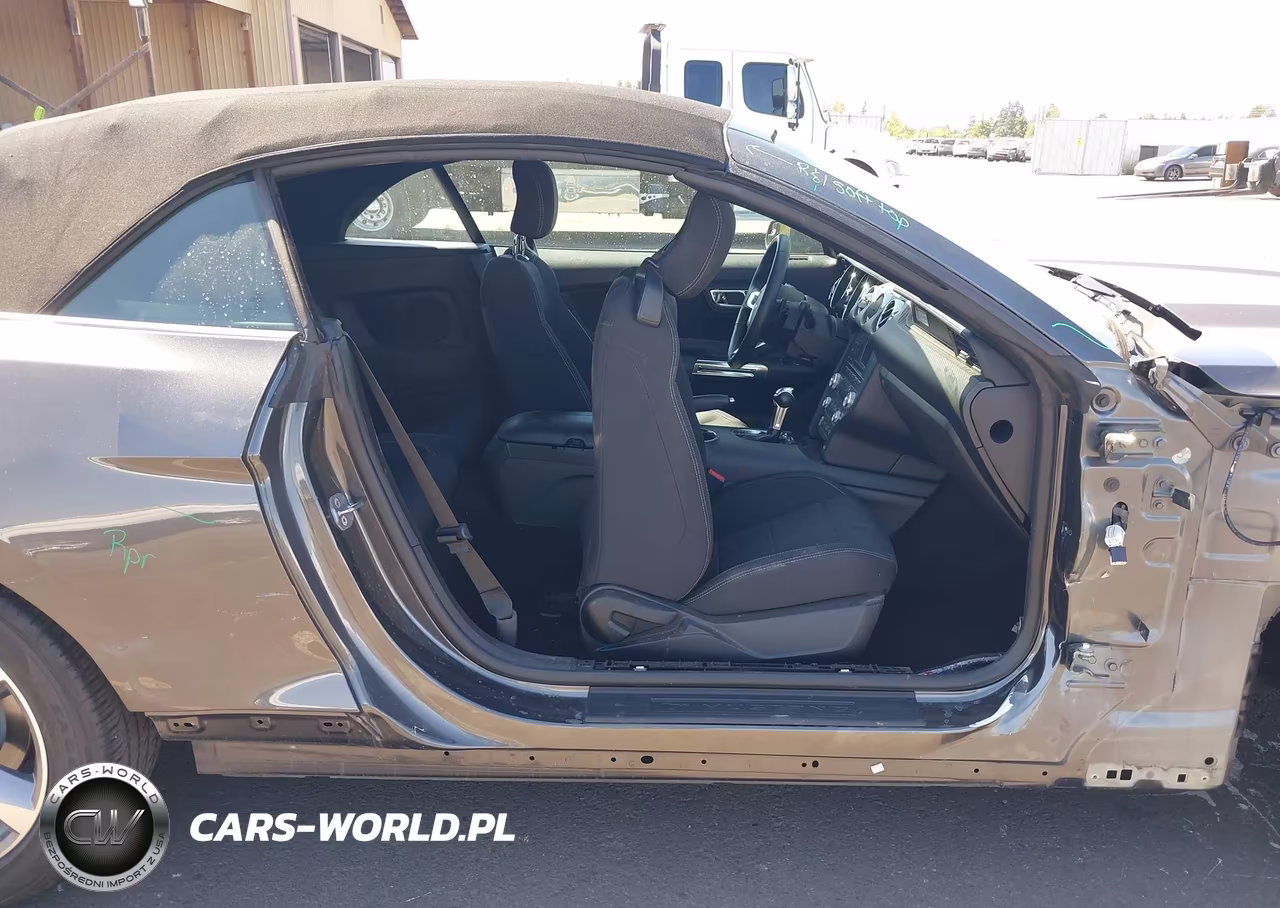 2017 Ford Mustang V6 VIN:1FATP8EM7H5239732 - 5