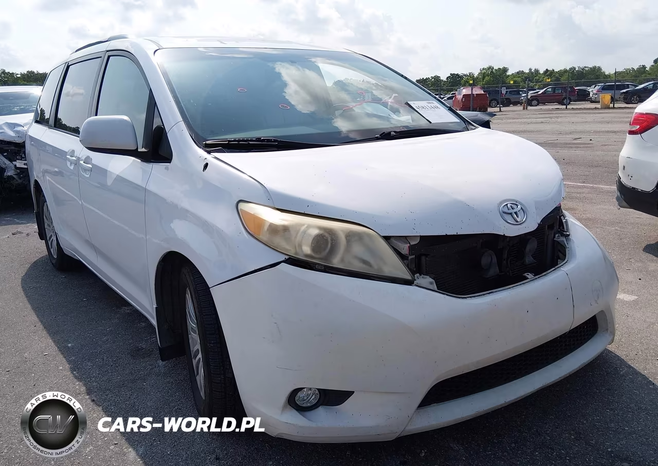 2013 Toyota Sienna Xle V6 8 Passenger