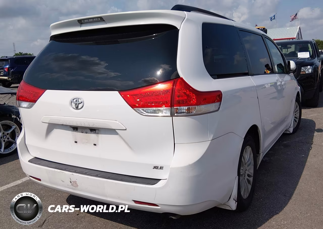 2013 Toyota Sienna Xle V6 8 Passenger VIN:5TDYK3DC4DS351371 - 4