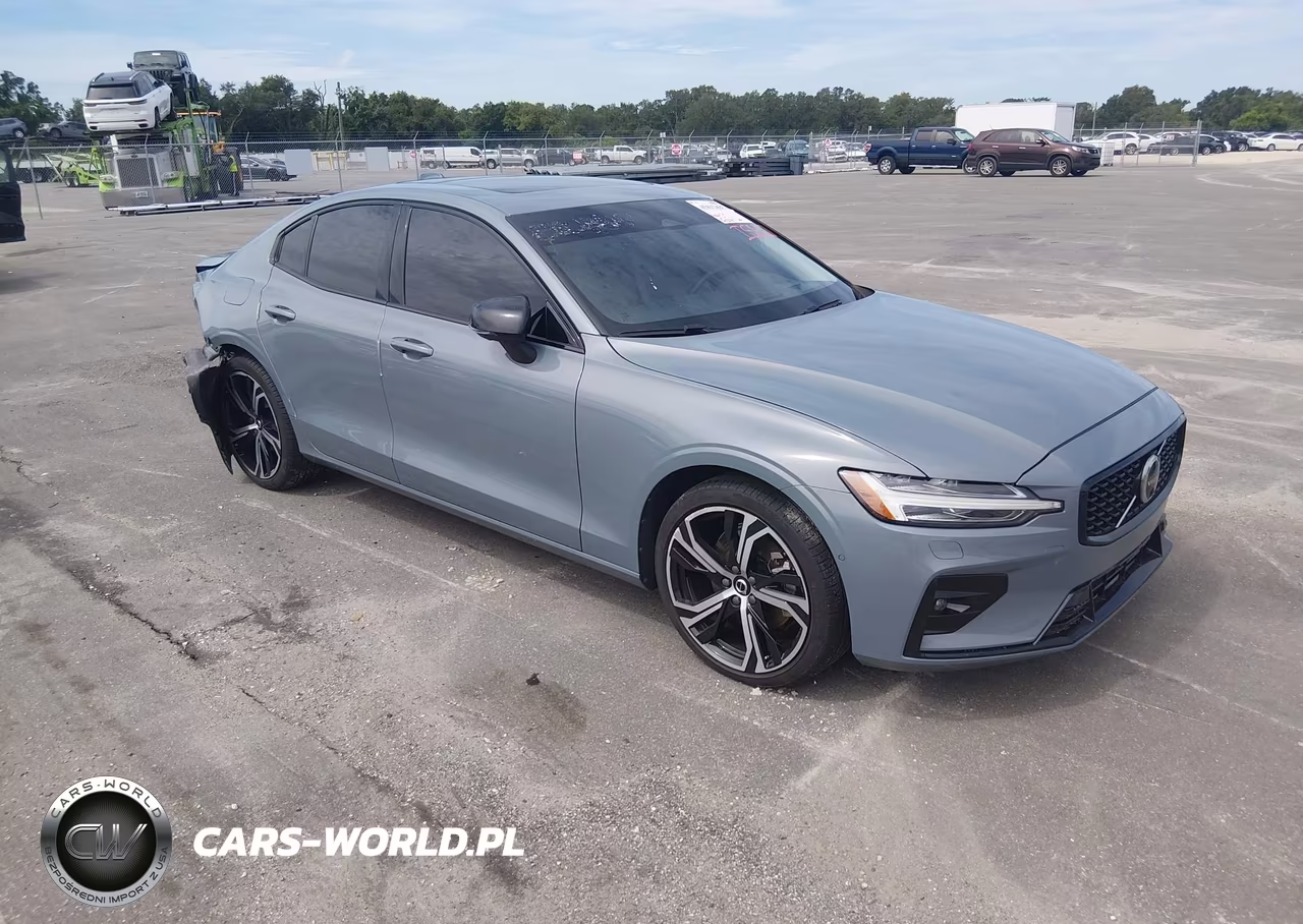 2024 Volvo S60 B5 Ultimate Dark Theme – zdjęcie 1 z 16
