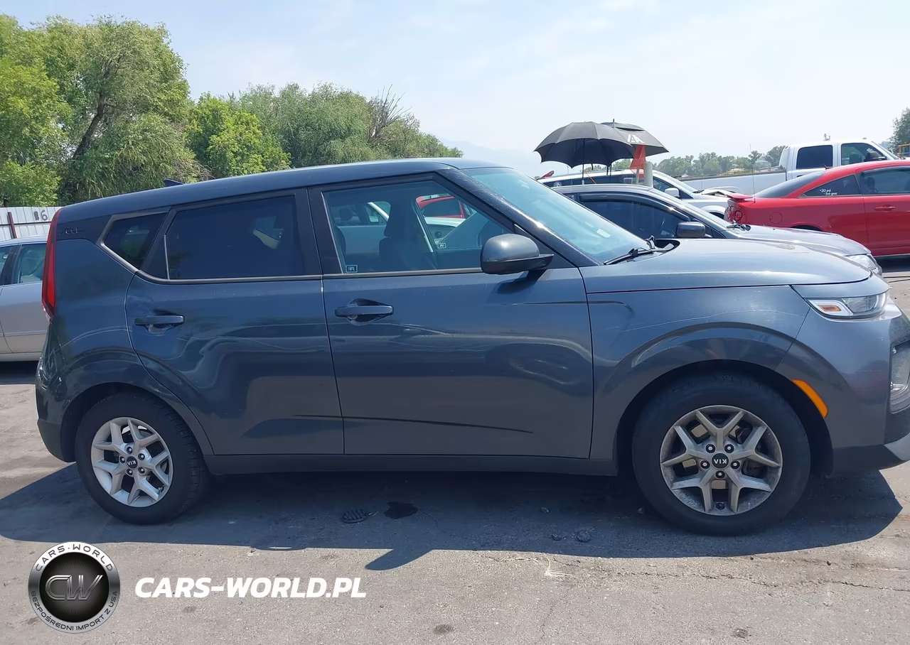 2020 Kia Soul S VIN:KNDJ23AU7L7020758 - 13