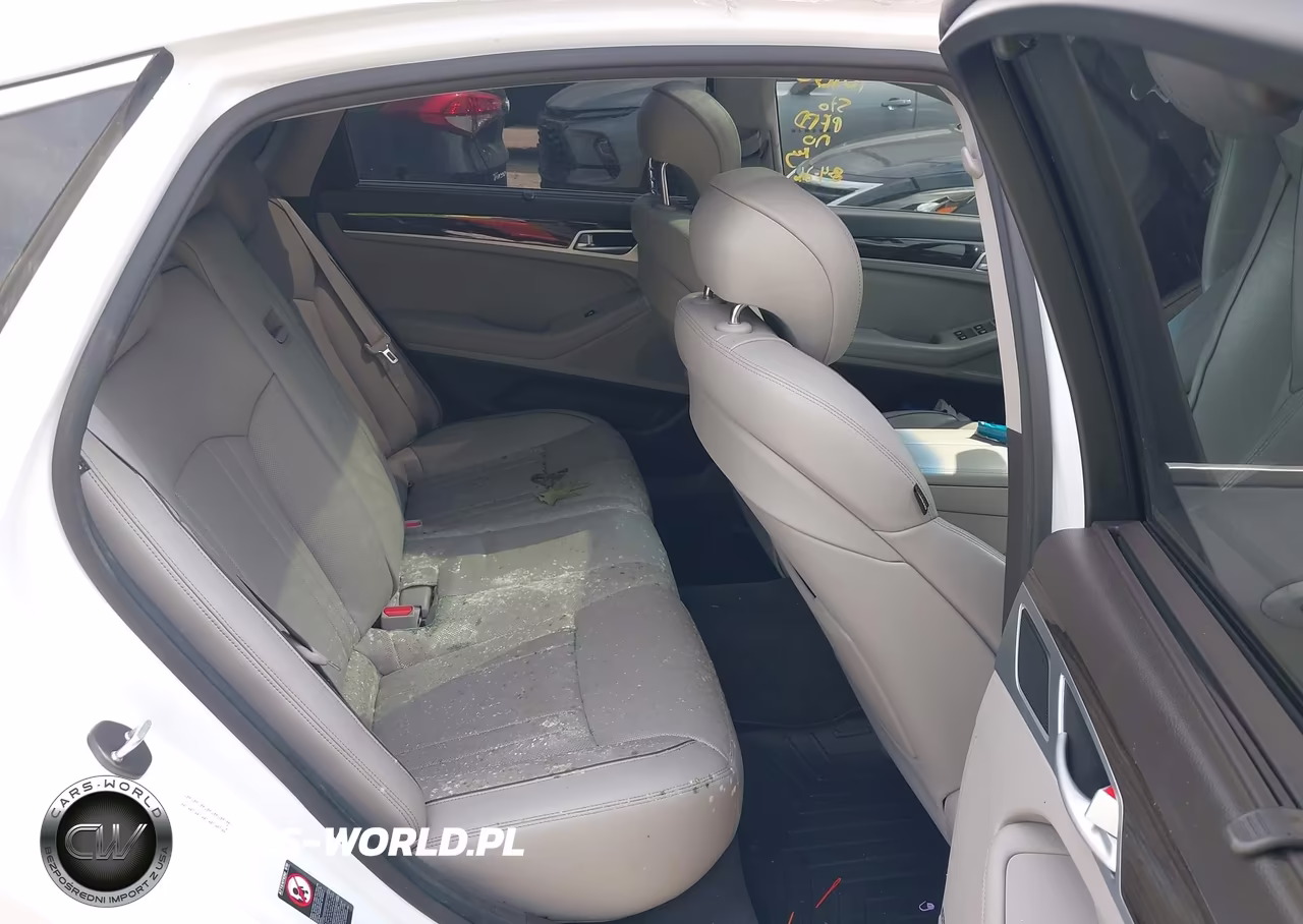 2016 Hyundai Genesis 3.8 VIN:KMHGN4JE3GU137529 - 8