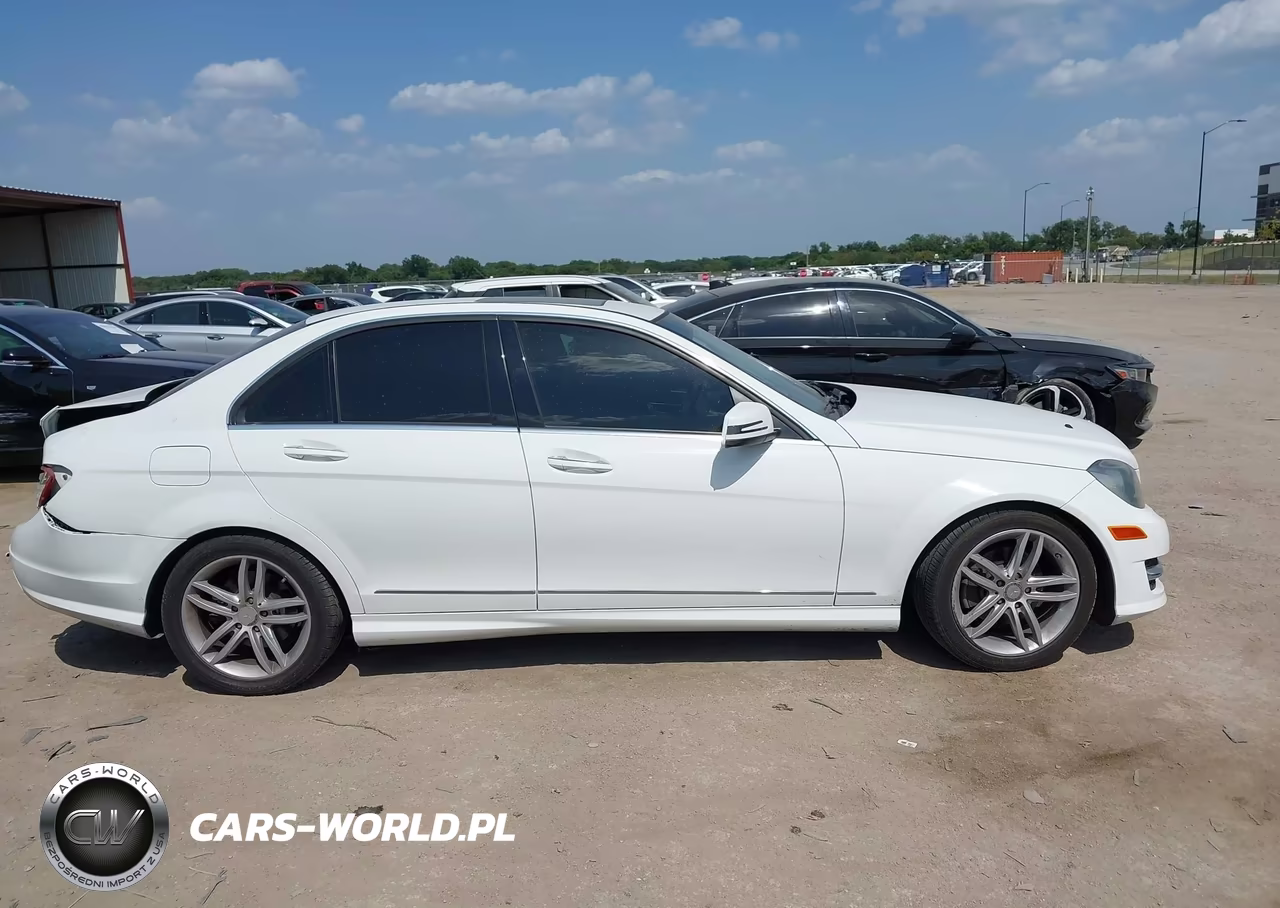 2013 Mercedes-Benz C 250 Sport VIN:WDDGF4HB8DA768115 - 13