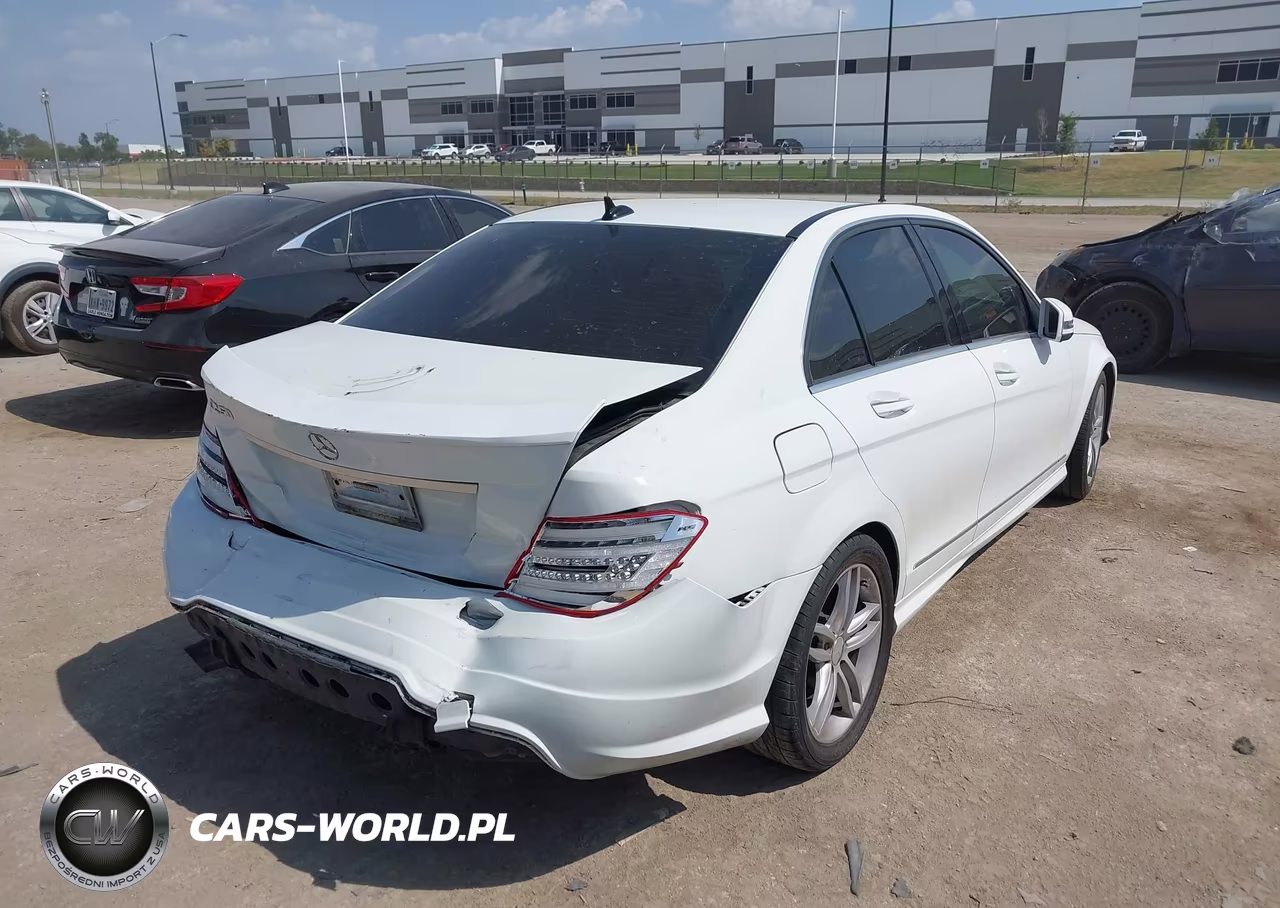 2013 Mercedes-Benz C 250 Sport VIN:WDDGF4HB8DA768115 - 4
