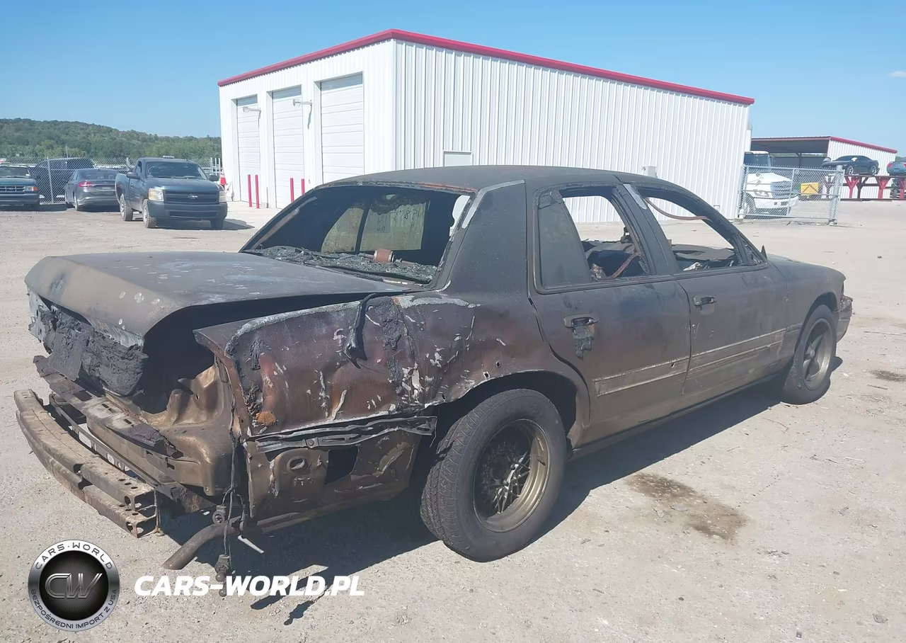 2001 Ford Crown Victoria Lx VIN:2FAFP74W91X151893 - 4