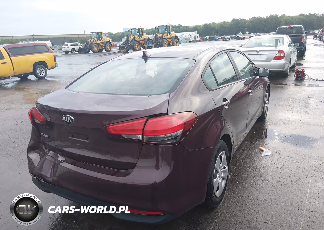 2018 Kia Forte Lx VIN:3KPFK4A71JE246572 - 4