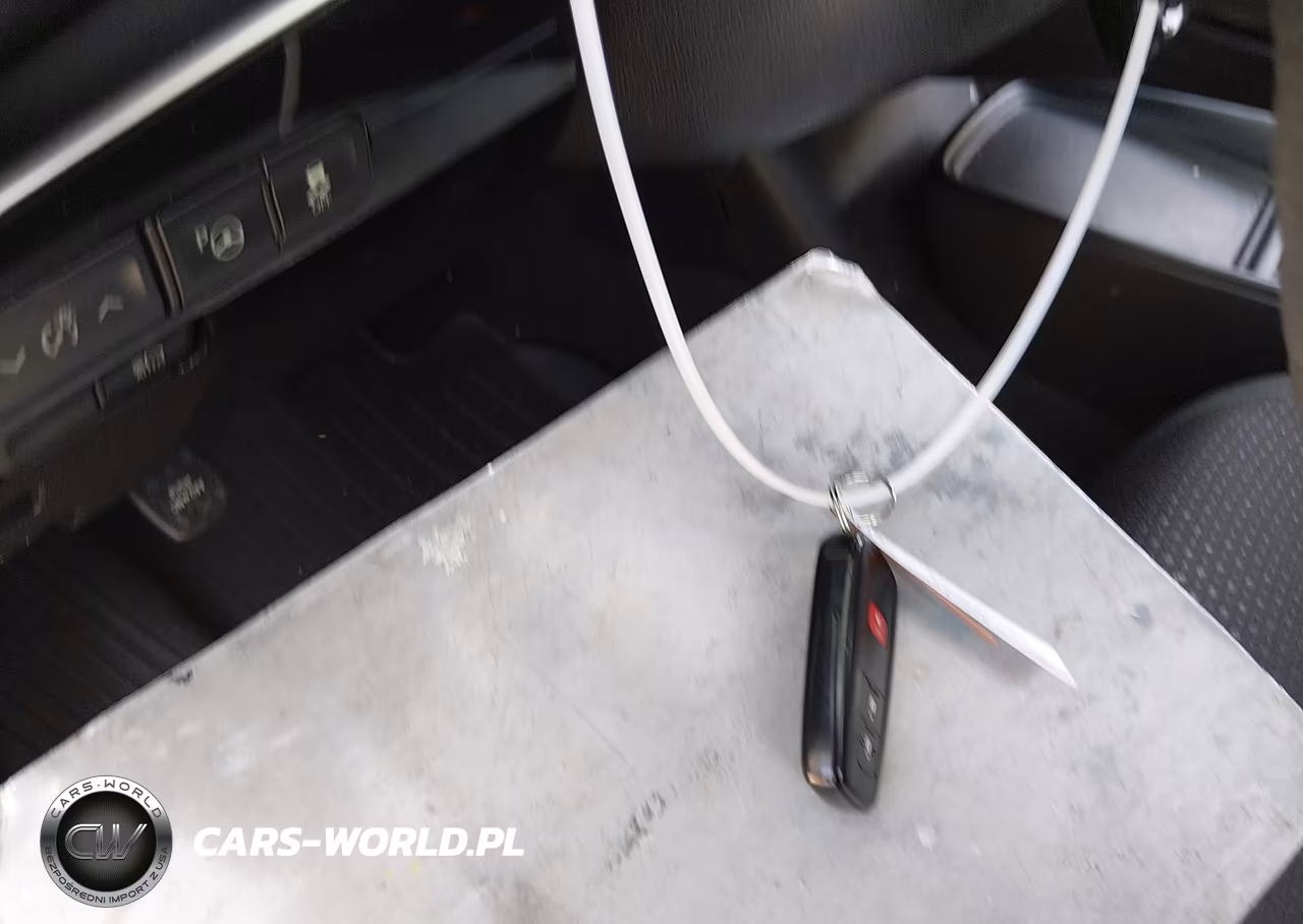 2020 Toyota Prius Le VIN:JTDKARFUXL3112943 - 11