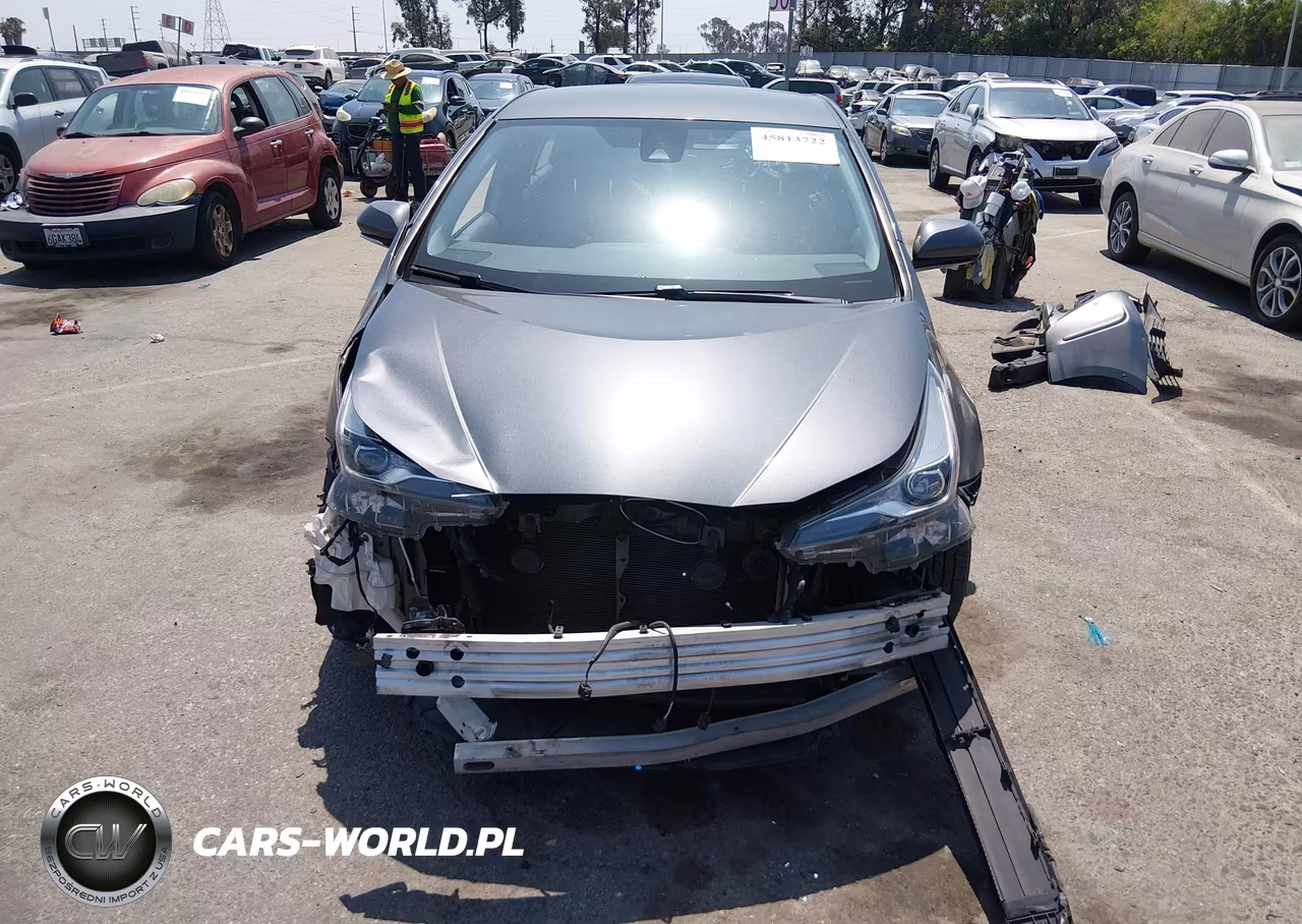 2020 Toyota Prius Le VIN:JTDKARFUXL3112943 - 13