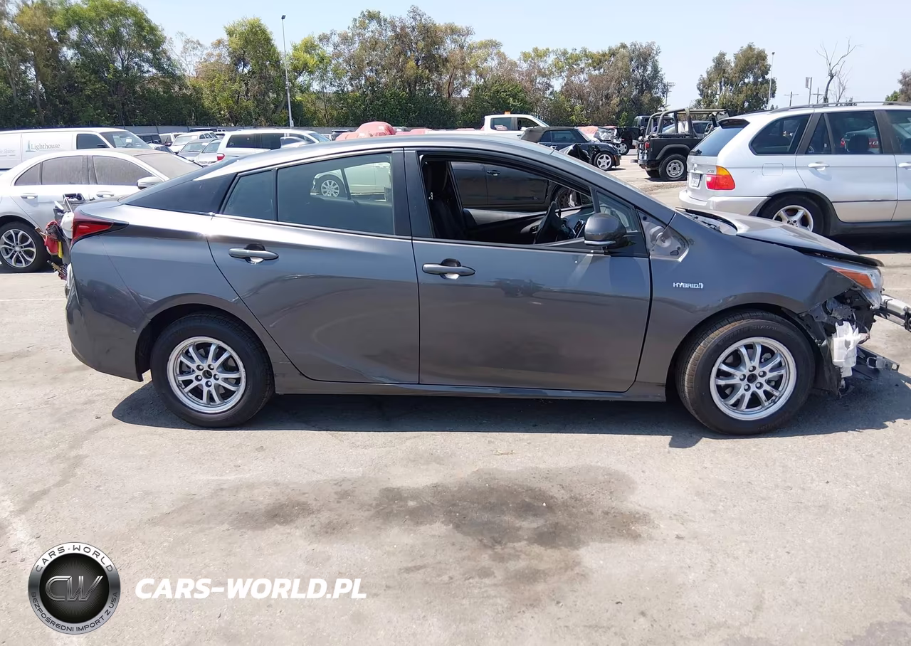 2020 Toyota Prius Le VIN:JTDKARFUXL3112943 - 14