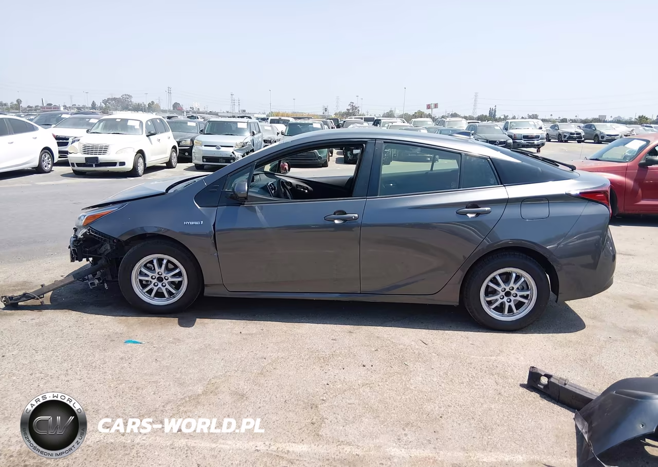 2020 Toyota Prius Le VIN:JTDKARFUXL3112943 - 15