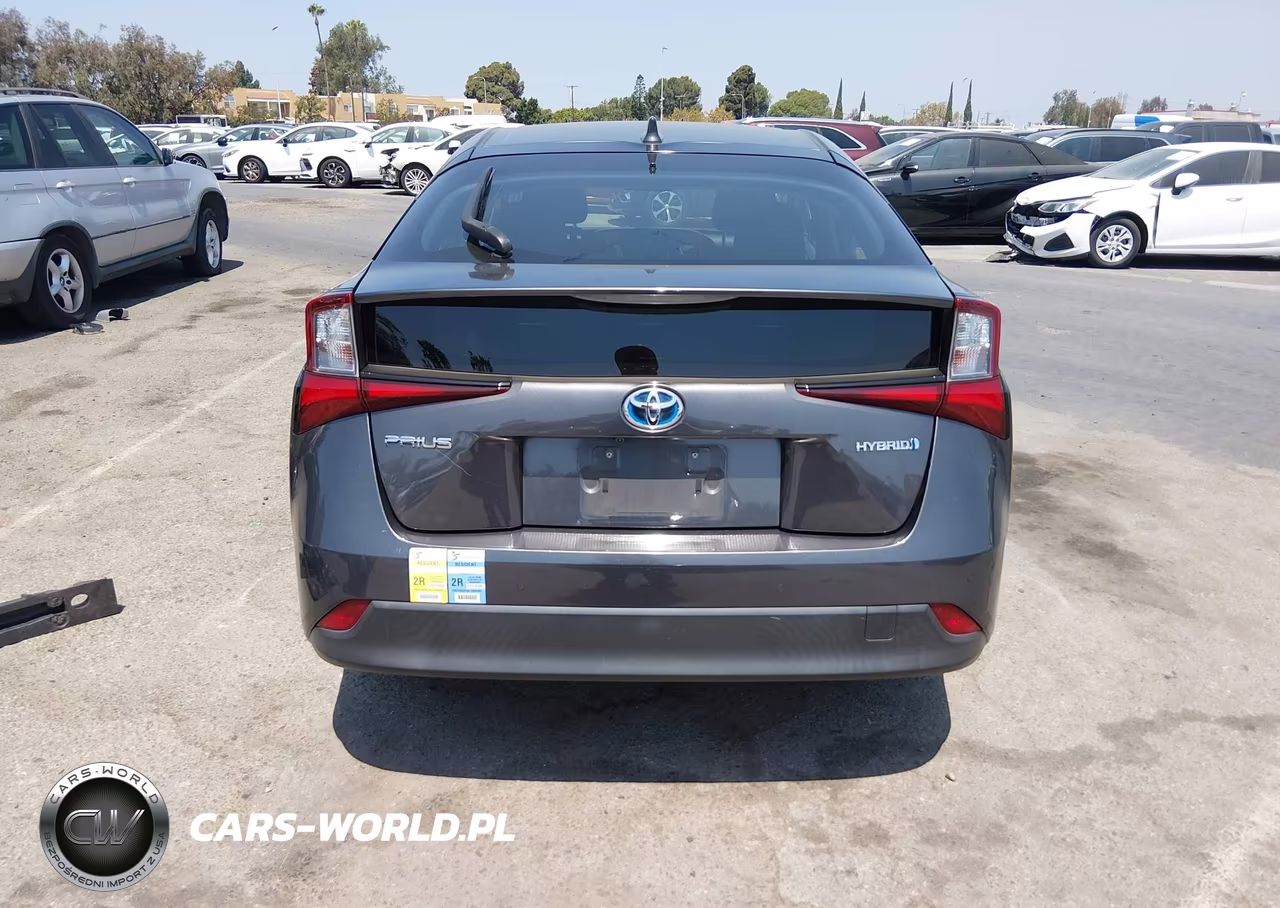 2020 Toyota Prius Le VIN:JTDKARFUXL3112943 - 17
