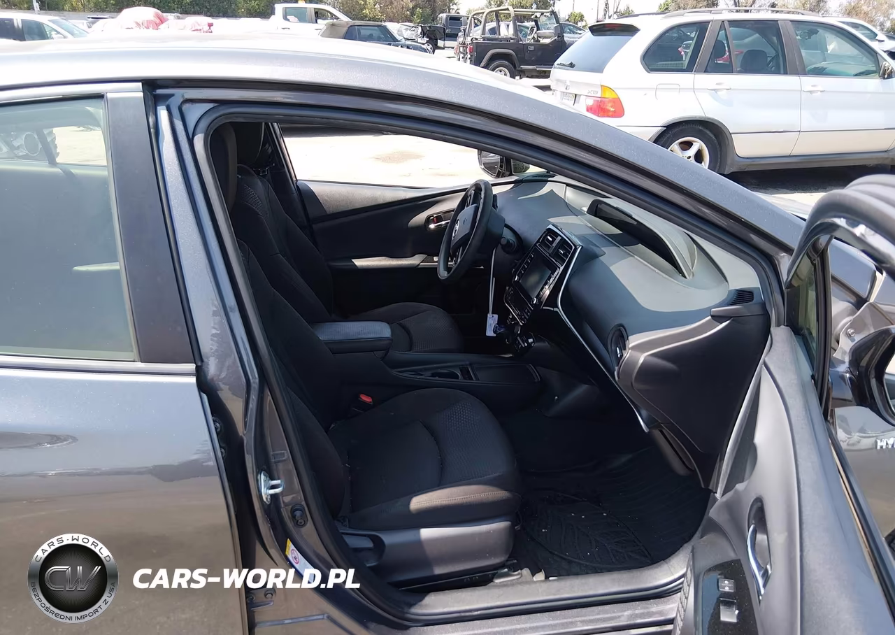 2020 Toyota Prius Le VIN:JTDKARFUXL3112943 - 5