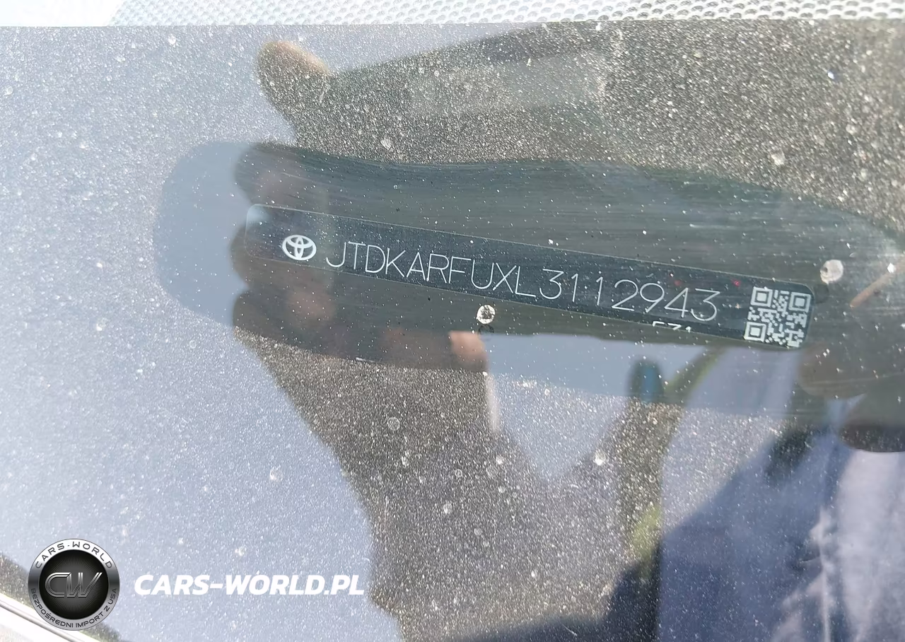 2020 Toyota Prius Le VIN:JTDKARFUXL3112943 - 9