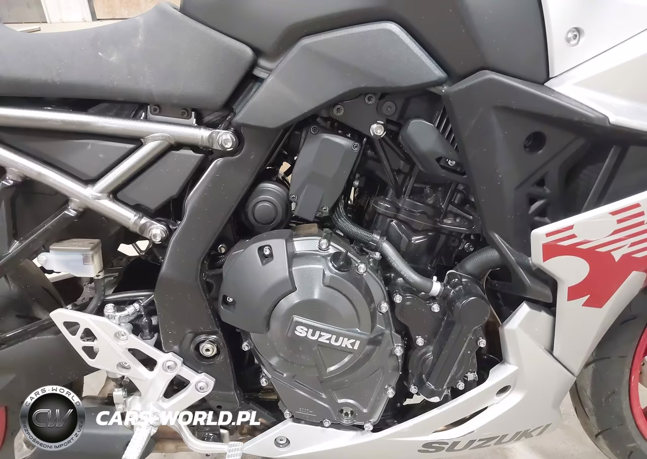 2024 Suzuki Gsx800 F VIN:JS1EM13B0R7103303 - 8