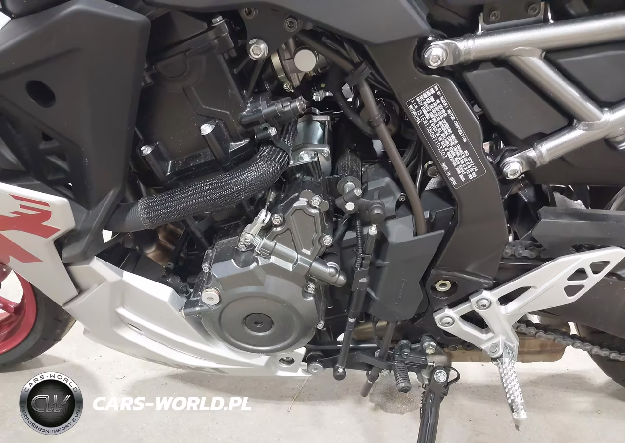 2024 Suzuki Gsx800 F VIN:JS1EM13B0R7103303 - 9