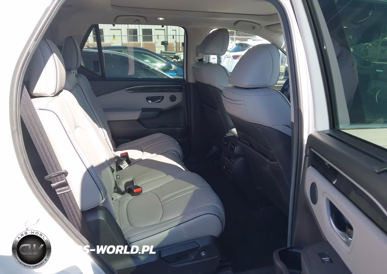 2025 Honda Pilot Elite VIN:5FNYG1H8XSB121847 - 8