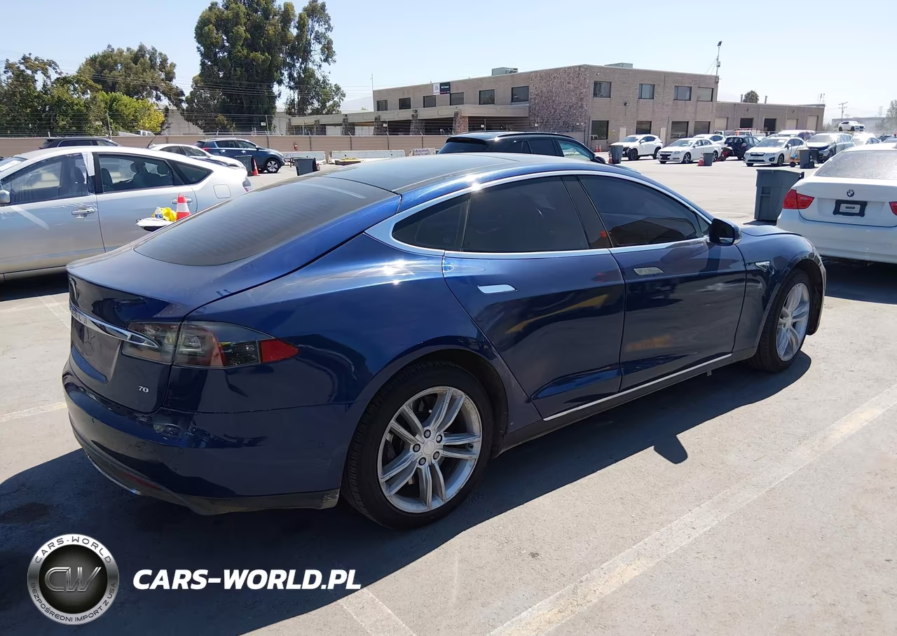 TESLA MODEL S VIN:5YJSA1E15FF113885 - 4