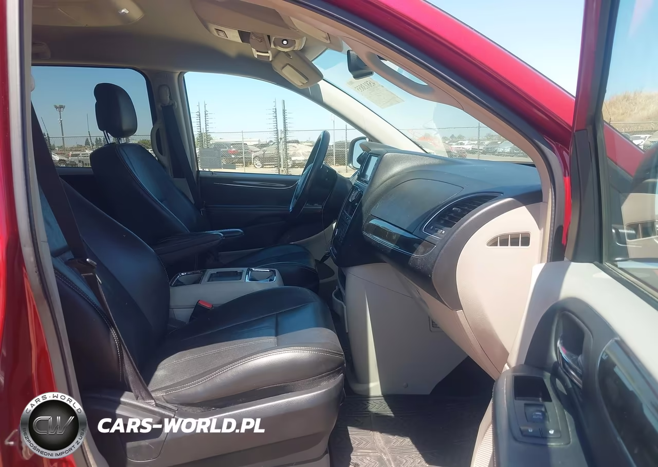 2012 Chrysler Town & Country Touring VIN:2C4RC1BG8CR383243 - 5