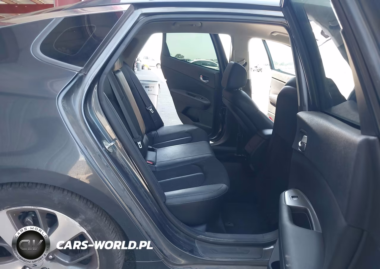 2020 Kia Optima S VIN:5XXGT4L36LG408136 - 8