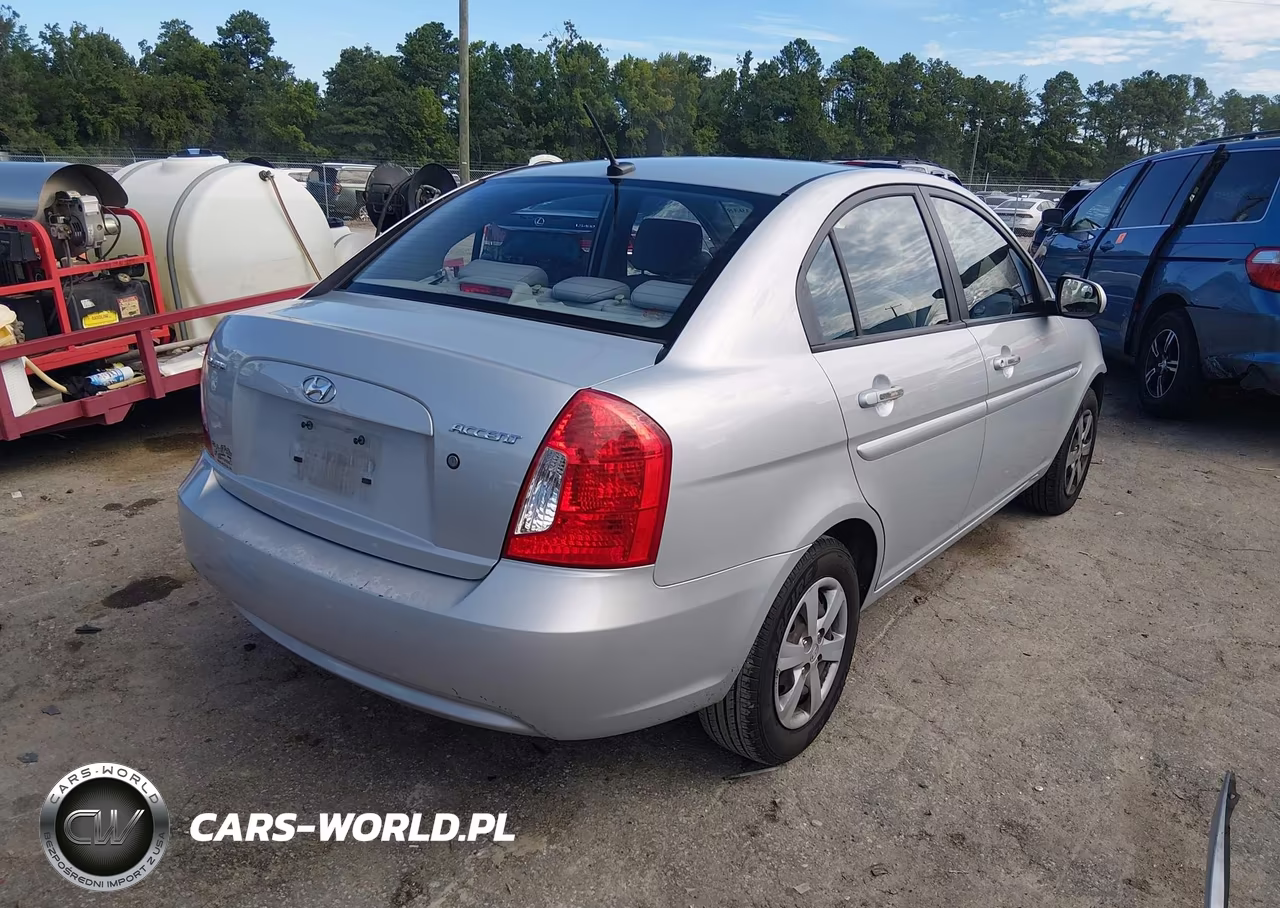 2010 Hyundai Accent Gls VIN:KMHCN4AC5AU428649 - 4