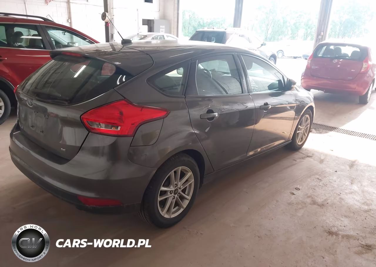 2018 Ford Focus Se VIN:1FADP3K2XJL312653 - 4