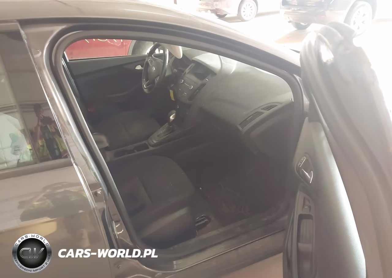 2018 Ford Focus Se VIN:1FADP3K2XJL312653 - 5