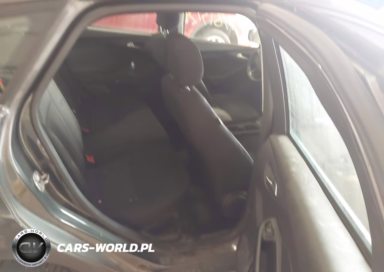 2018 Ford Focus Se VIN:1FADP3K2XJL312653 - 8