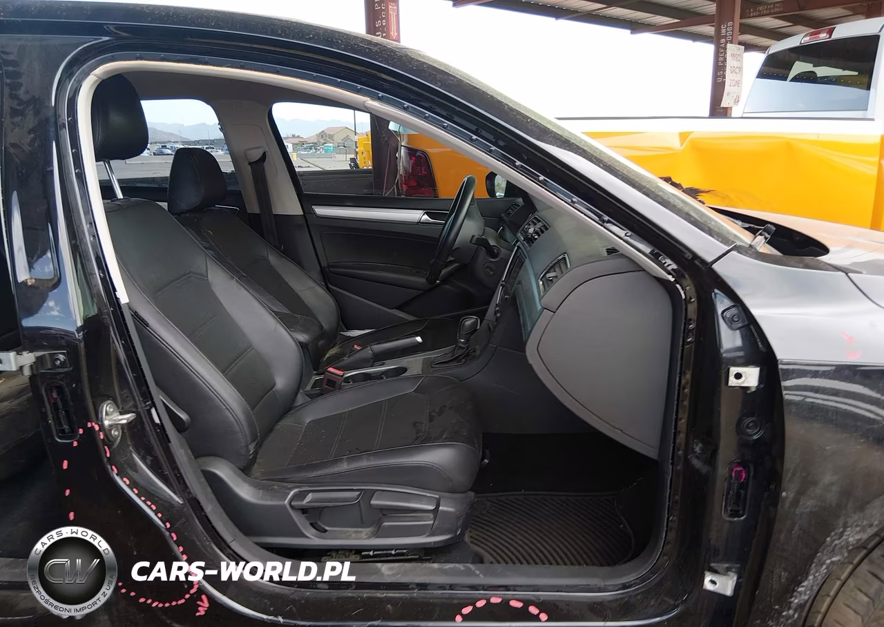 2019 Volkswagen Passat 2.0T Wolfsburg Edition VIN:1VWLA7A34KC005552 - 5