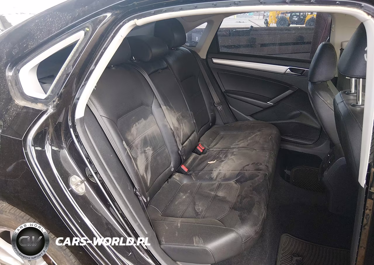 2019 Volkswagen Passat 2.0T Wolfsburg Edition VIN:1VWLA7A34KC005552 - 8