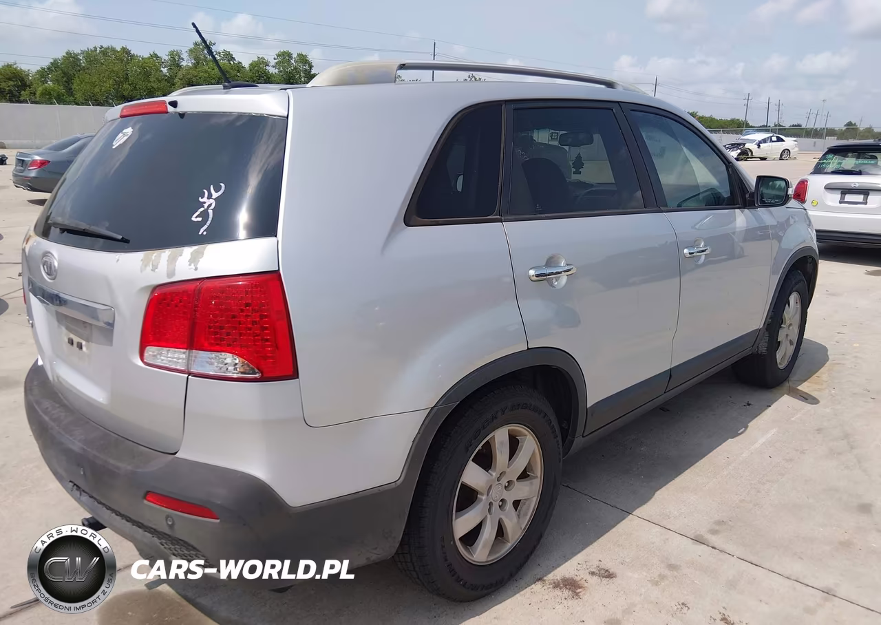 2013 Kia Sorento Lx VIN:5XYKT4A67DG331863 - 4