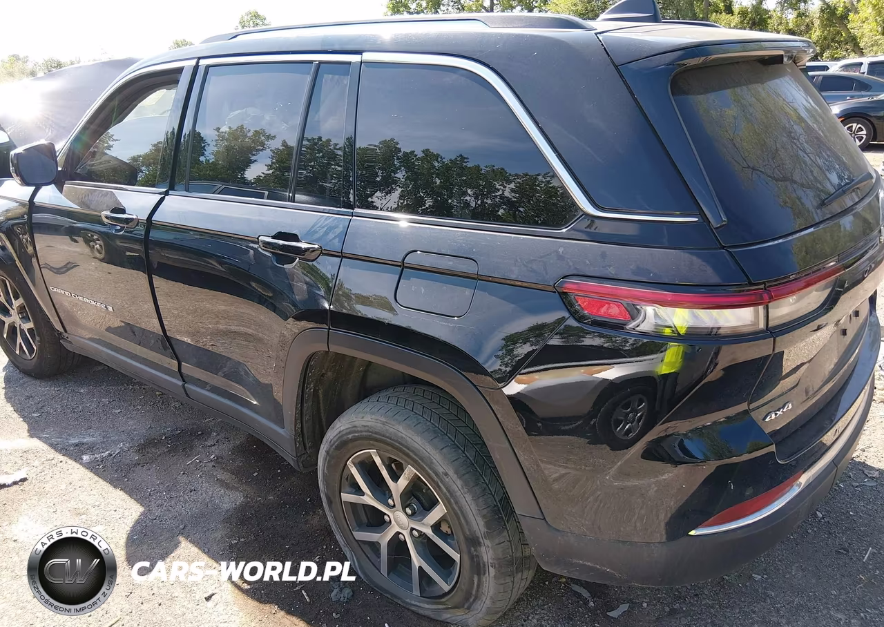 2023 Jeep Grand Cherokee Limited 4X4 VIN:1C4RJHBG1PC503526 - 3