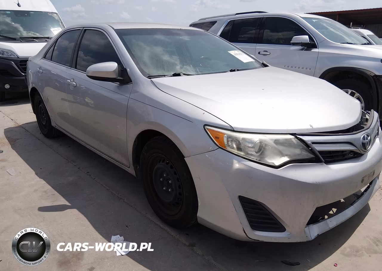 2014 Toyota Camry Le – zdjęcie 1 z 16