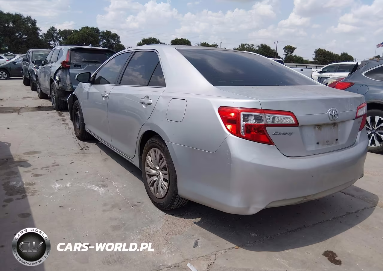 2014 Toyota Camry Le VIN:4T4BF1FK0ER344399 - 3
