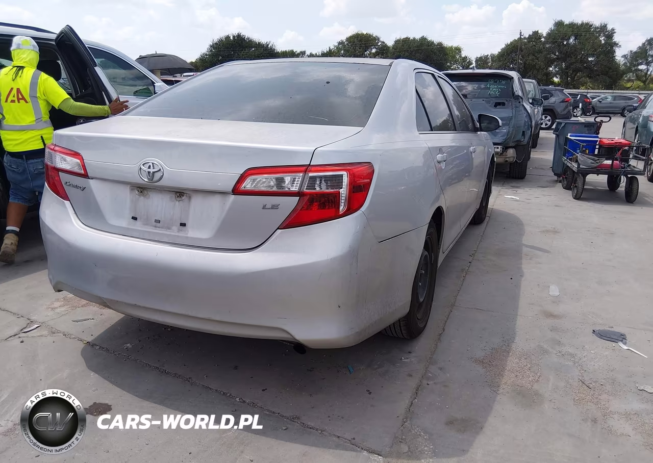 2014 Toyota Camry Le VIN:4T4BF1FK0ER344399 - 4