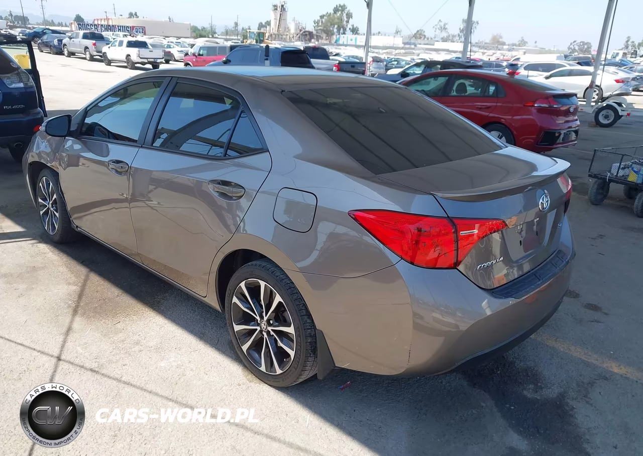 2018 Toyota Corolla Se VIN:5YFBURHE8JP787370 - 3