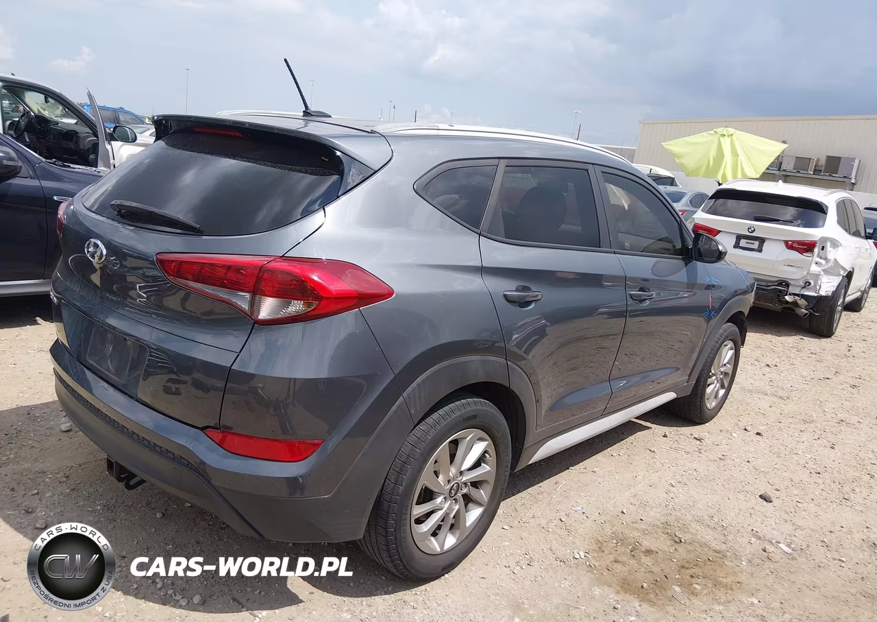 2017 Hyundai Tucson Se VIN:KM8J33A4XHU467392 - 4
