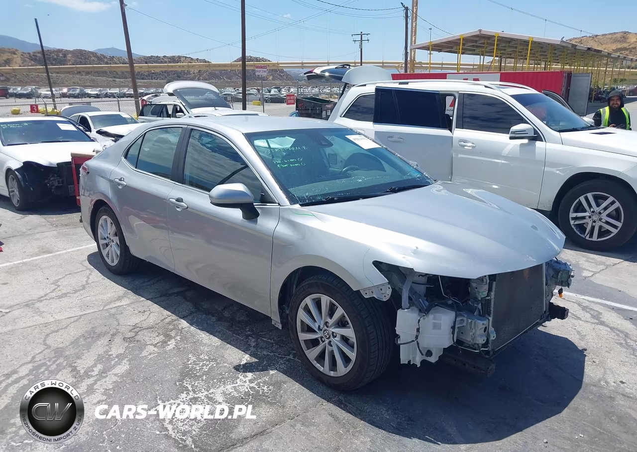 2023 Toyota Camry Le – zdjęcie 1 z 18