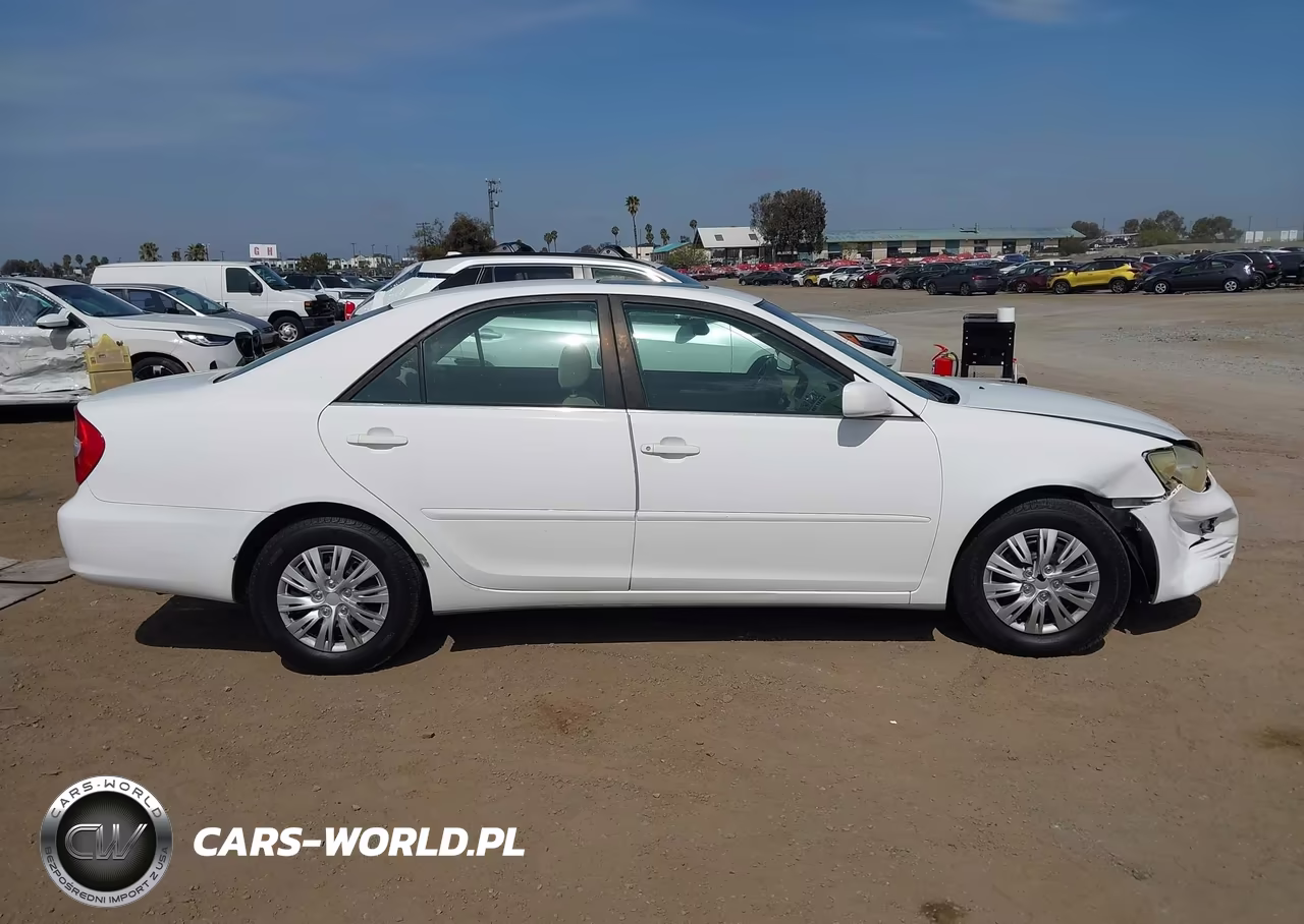2003 Toyota Camry Le VIN:JTDBE32K630239129 - 12