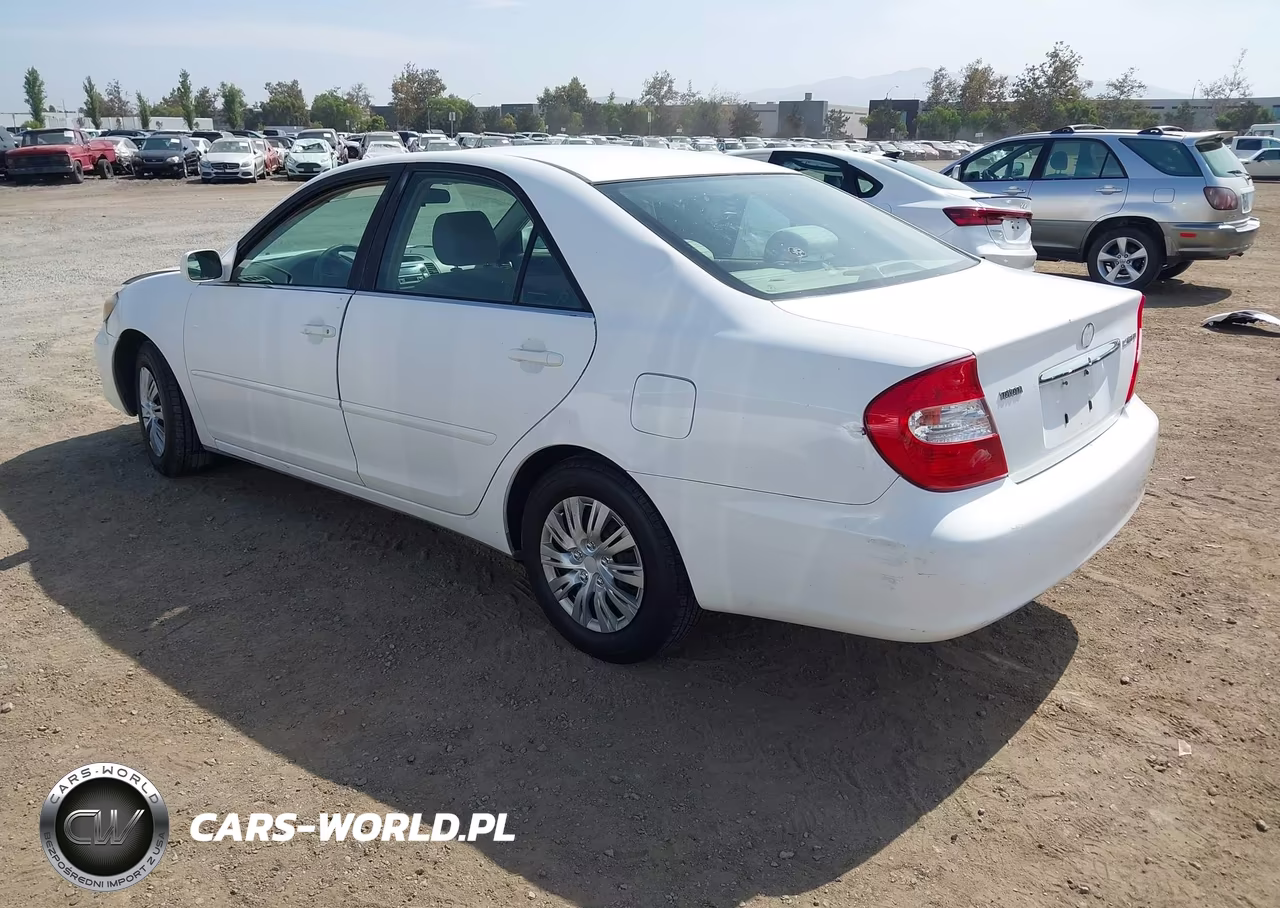 2003 Toyota Camry Le VIN:JTDBE32K630239129 - 3