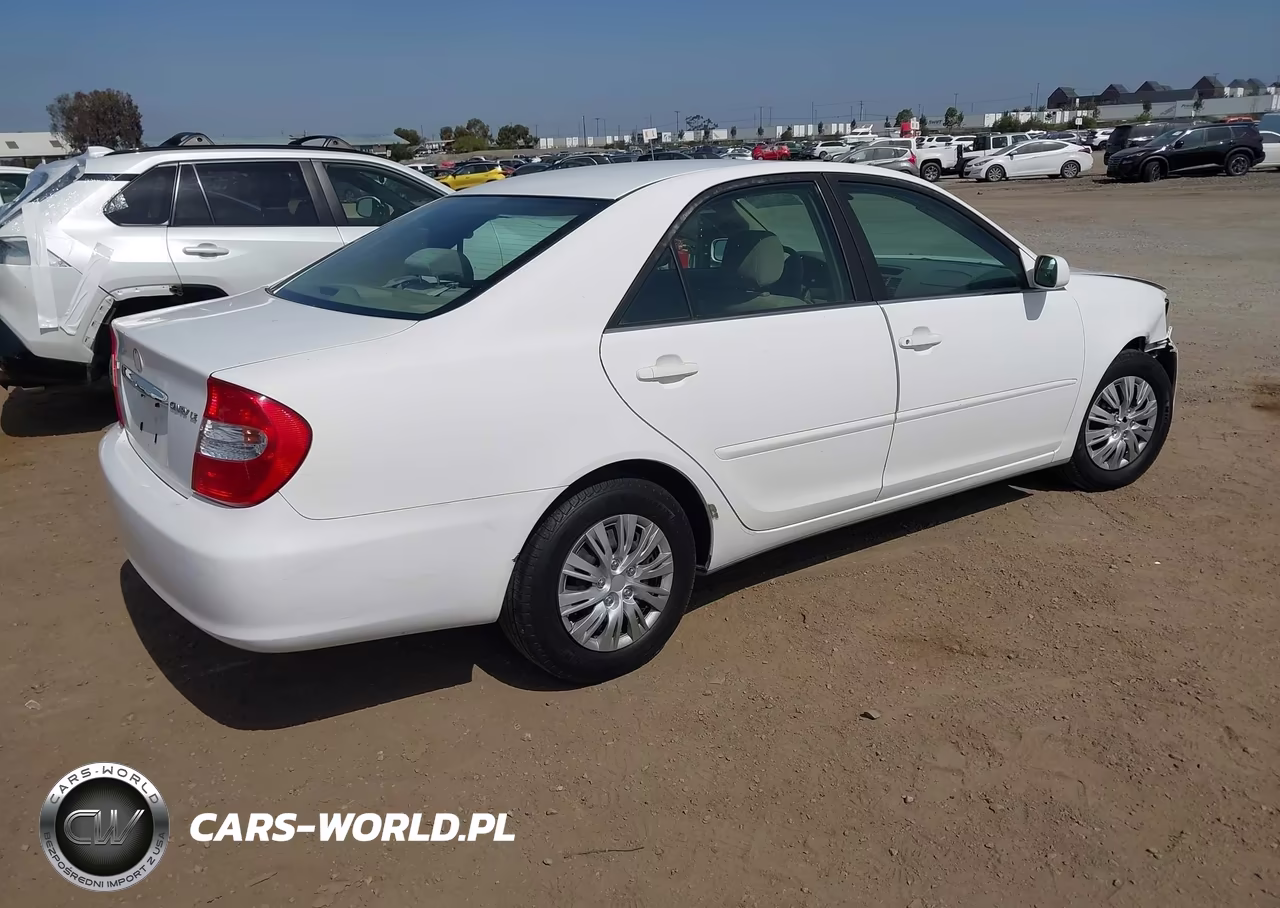 2003 Toyota Camry Le VIN:JTDBE32K630239129 - 4