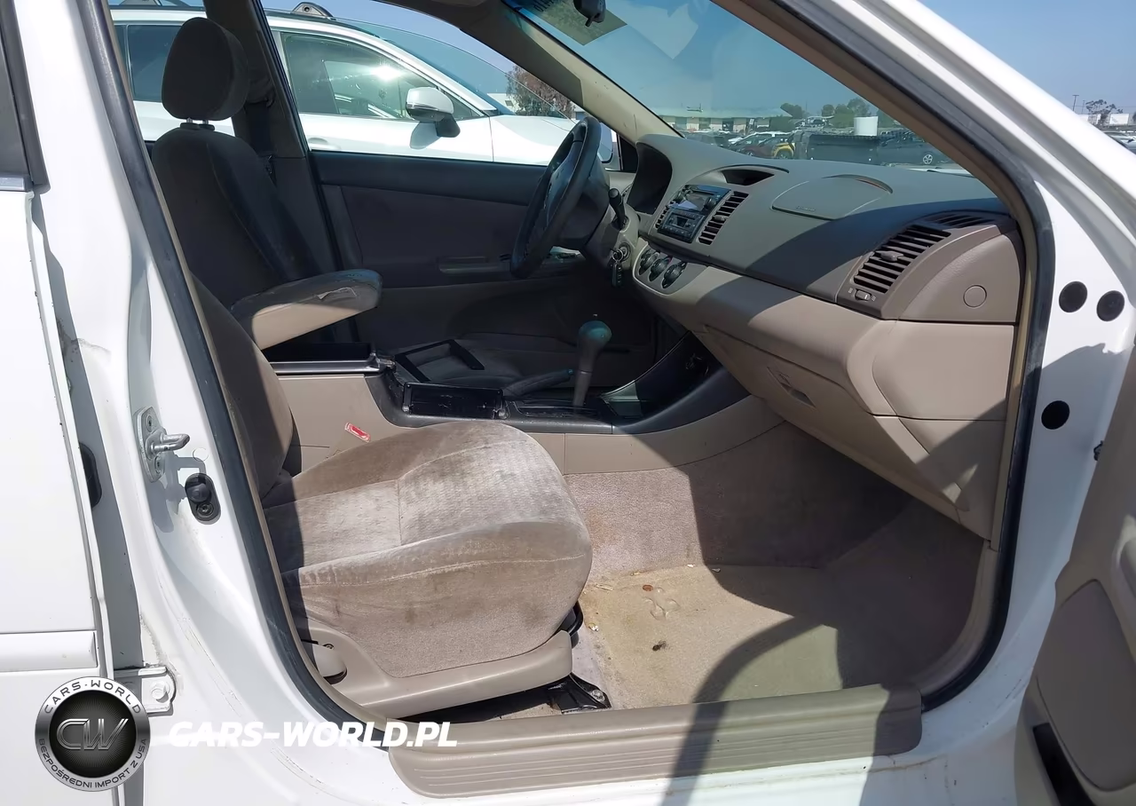 2003 Toyota Camry Le VIN:JTDBE32K630239129 - 5